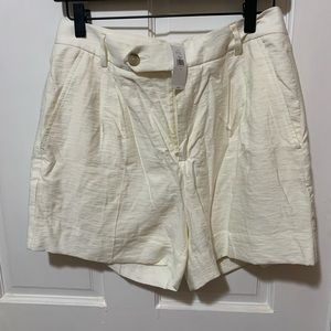 Cream banana republic trouser short. NWT